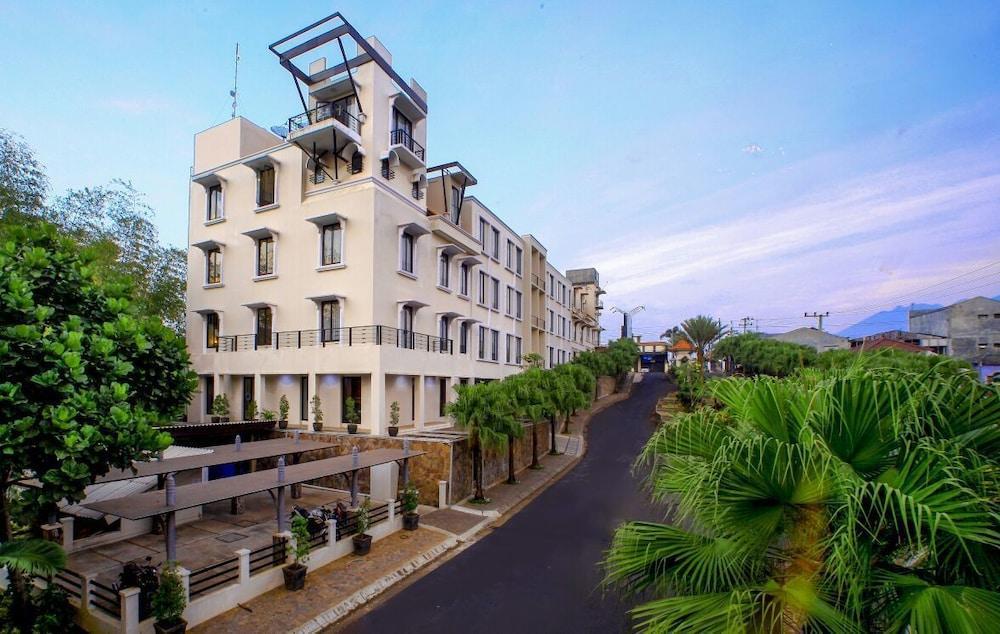 El Hotel Malang Exteriér fotografie