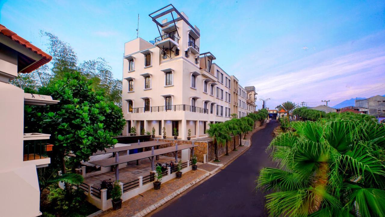 El Hotel Malang Exteriér fotografie